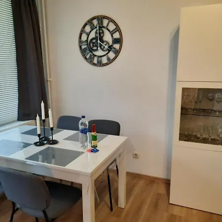 Schneeweisschen An Der Therme *