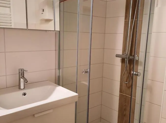 Schneeweisschen An Der Therme *