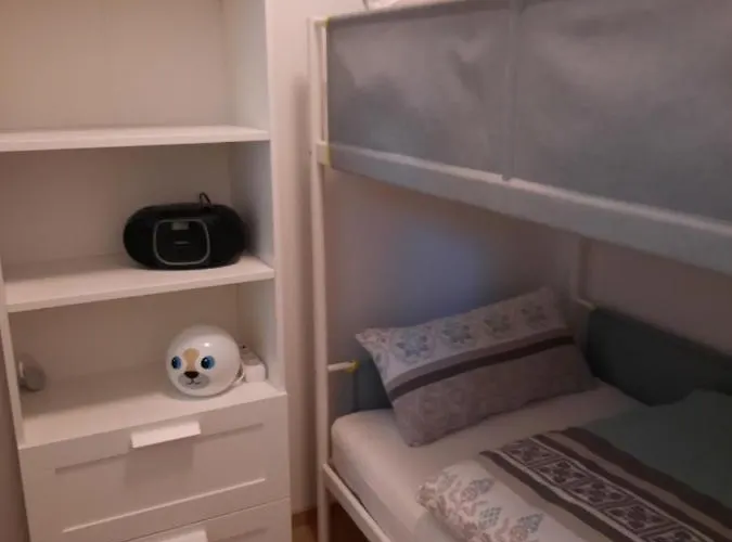 Schneeweisschen An Der Therme *