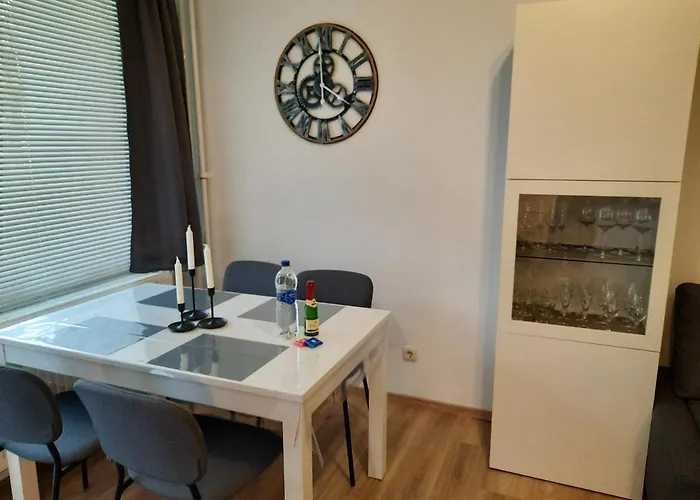 Schneeweisschen An Der Therme *